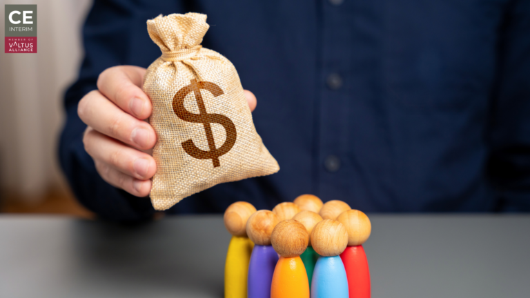 La gestion intérimaire est-elle coûteuse ou l'attente est-elle pire ?