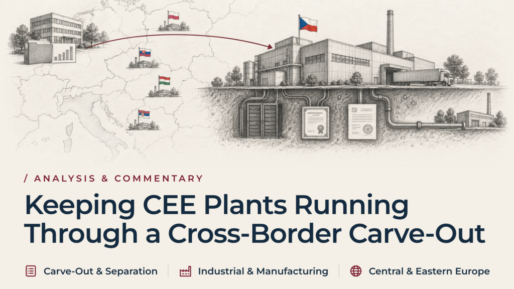Boceto a lápiz de una planta de CEE en superficie con instalaciones auxiliares ocultas en el subsuelo: bastidores de servidores, un certificado, un permiso y una tubería de suministro que conecta con una instalación vecina.